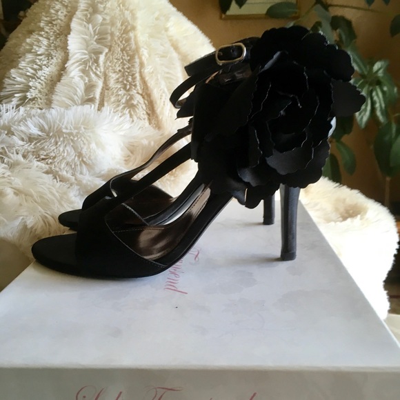 Lulu Townsend Antoinette BLACK 4” Anklet Heel with Flower size 9 EUC - Picture 5 of 8